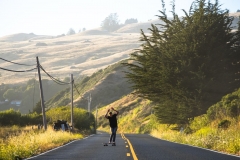 Skateboard_downhill